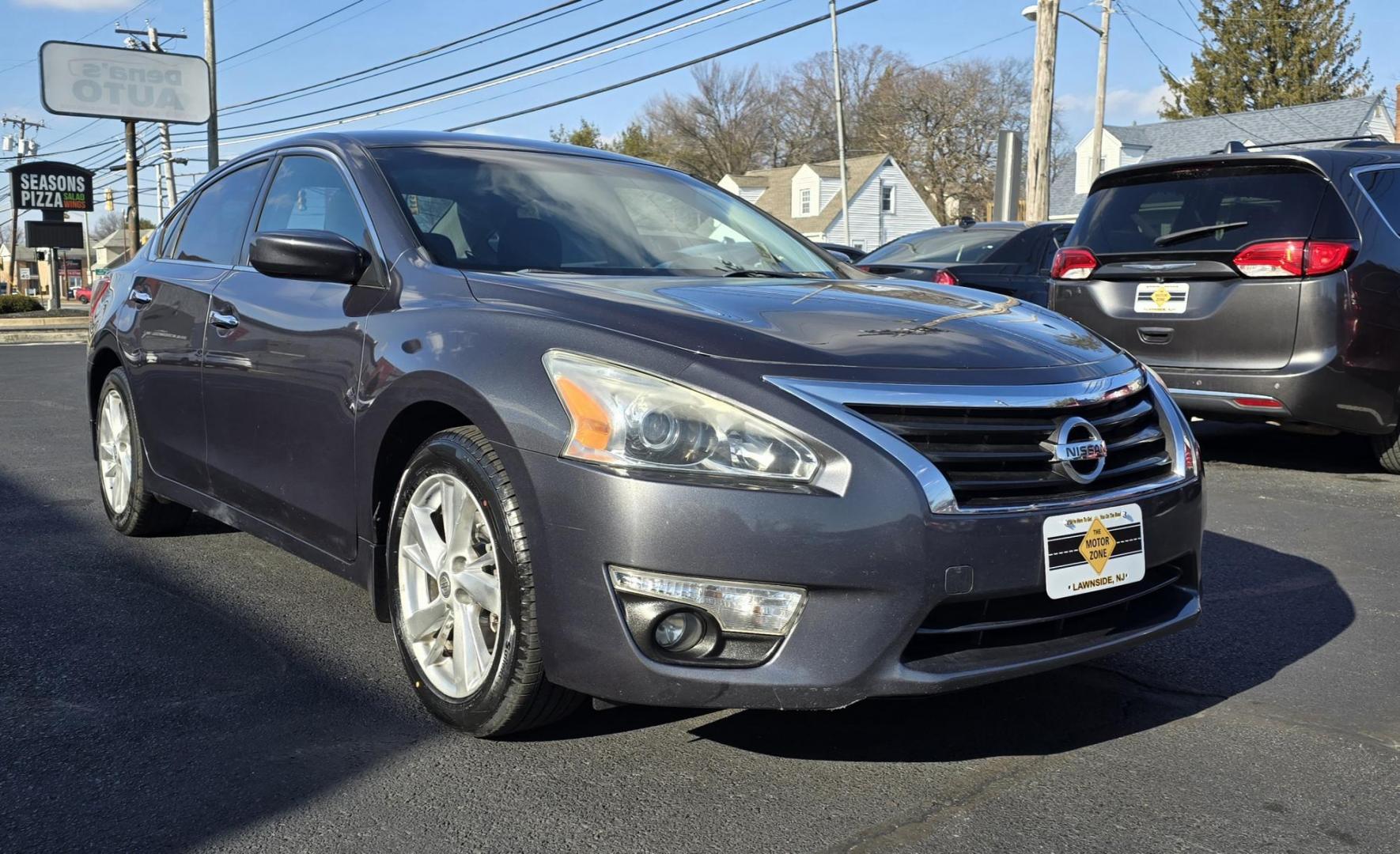 2013 Gray NISSAN Altima SV (1N4AL3AP3DN) with an 4-Cyl, 2.5 Liter engine, AUTOMATIC transmission, located at 341 N White Horse Pike, Lawnside, NJ, 08045, (856) 262-9500, 39.855621, -75.027451 - Photo#1