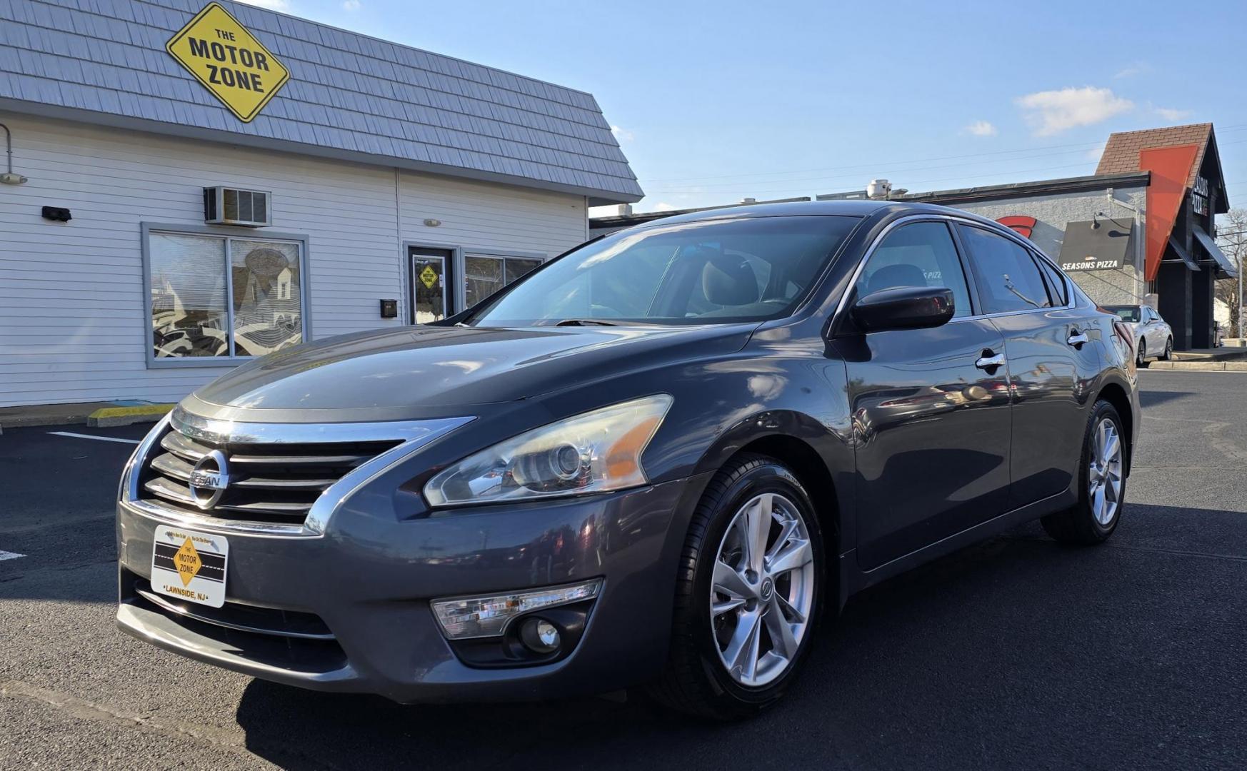 2013 Gray NISSAN Altima SV (1N4AL3AP3DN) with an 4-Cyl, 2.5 Liter engine, AUTOMATIC transmission, located at 341 N White Horse Pike, Lawnside, NJ, 08045, (856) 262-9500, 39.855621, -75.027451 - Photo#0