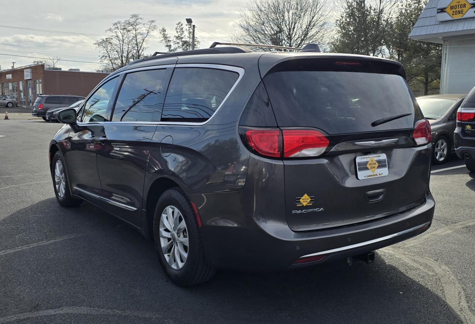 2017 Gray Chrysler Pacifica Touring (2C4RC1BG1HR) with an V6, 3.6 Liter engine, Automatic, 9-Spd transmission, located at 341 N White Horse Pike, Lawnside, NJ, 08045, (856) 262-9500, 39.855621, -75.027451 - Photo#3